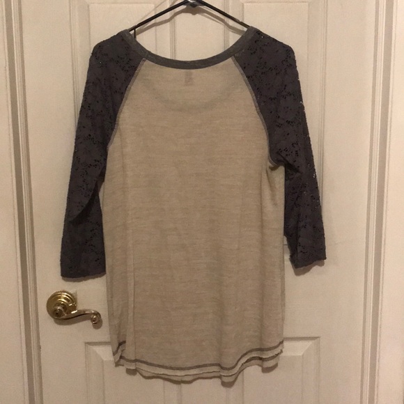 Vanity Cross design lace 3/4 sleeves shirt - Picture 6 of 7